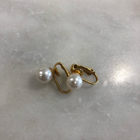 Vintage Pearl Clip Earrings - Picture 3 of 5